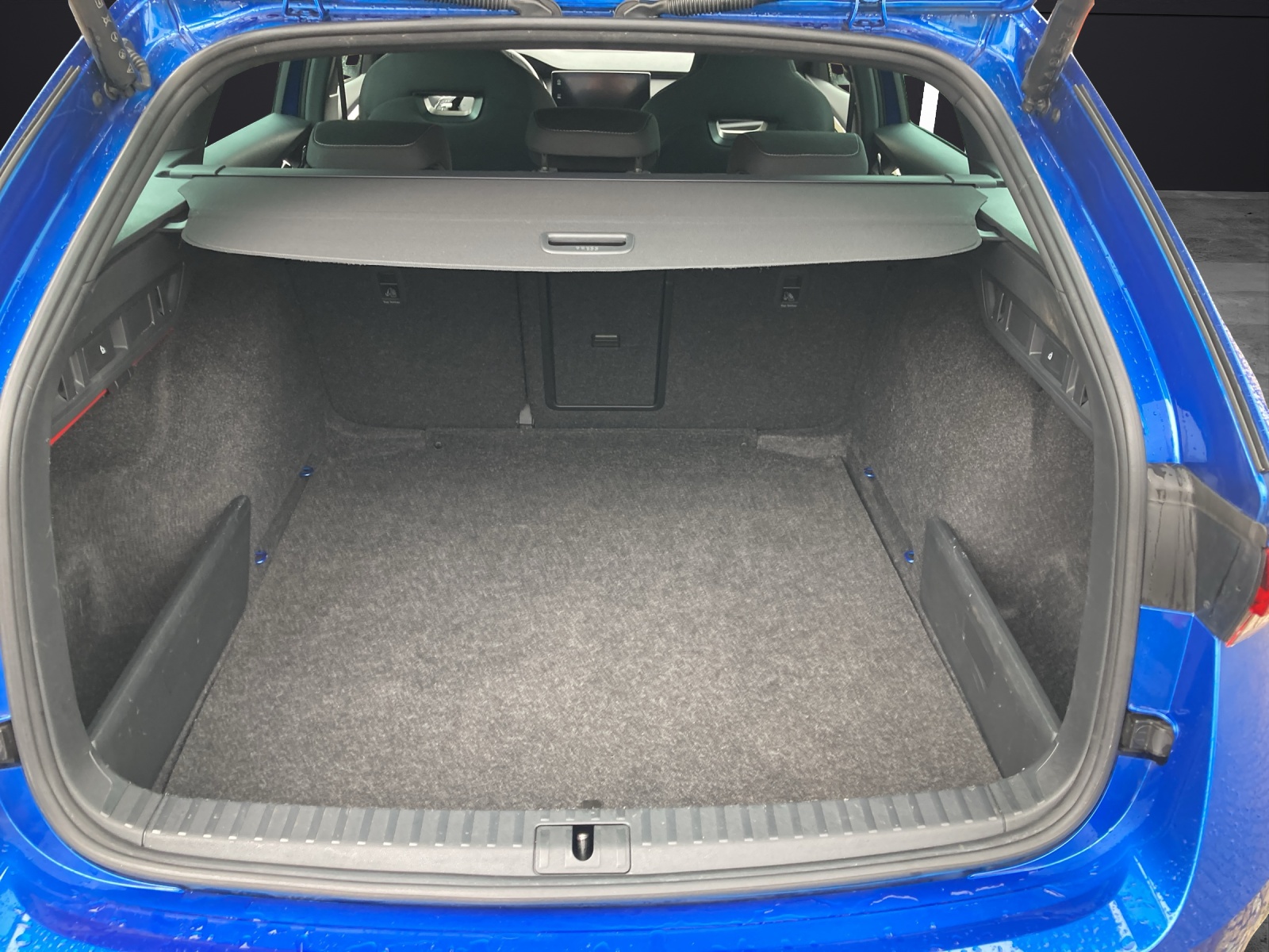 Fahrzeugabbildung SKODA Octavia Combi TDI Sportline DSG STH Matrix Navi HUD ACC RFK SH LM TDI Sportline DSG STH Matrix Navi HUD ACC RFK SH LM
