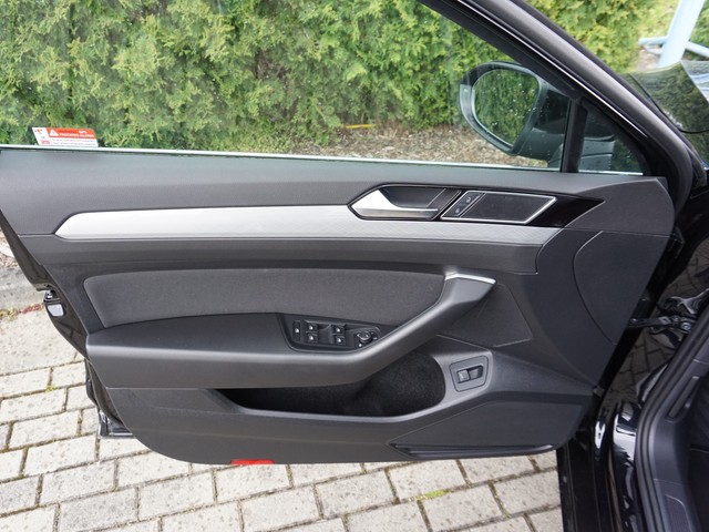 Fahrzeugabbildung Volkswagen Passat Variant BUSINESS DSG LED Navi ACC SH PDC LM