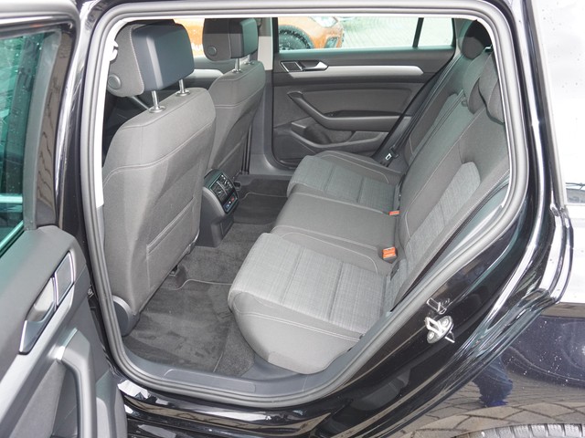 Fahrzeugabbildung Volkswagen Passat Variant BUSINESS DSG LED Navi ACC SH PDC LM