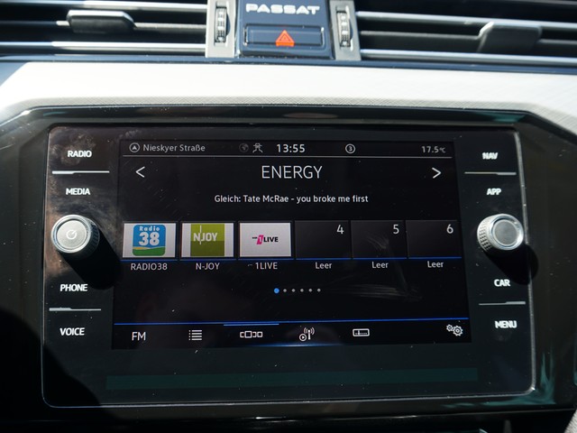 Fahrzeugabbildung Volkswagen Passat Variant BUSINESS DSG LED Navi ACC SH PDC LM