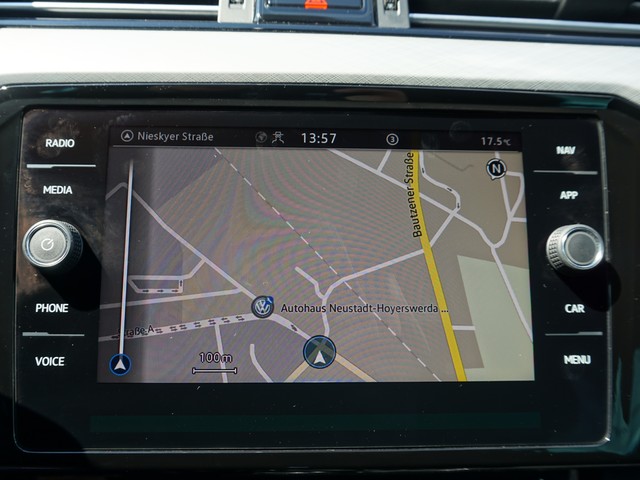 Fahrzeugabbildung Volkswagen Passat Variant BUSINESS DSG LED Navi ACC SH PDC LM