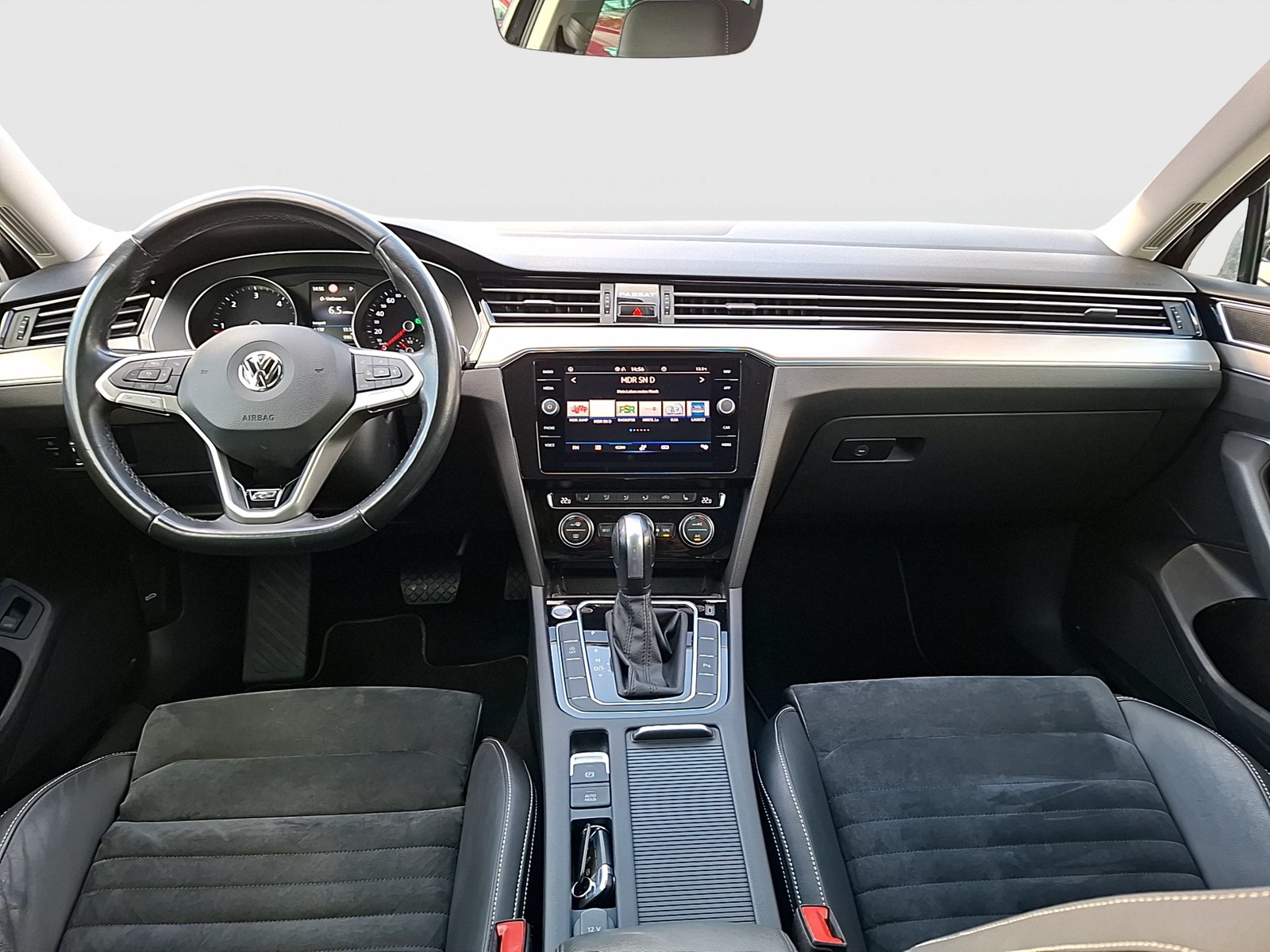Fahrzeugabbildung Volkswagen Passat Variant TDI Elegance DSG Matrix AHK Navi ACC RFK SH 18