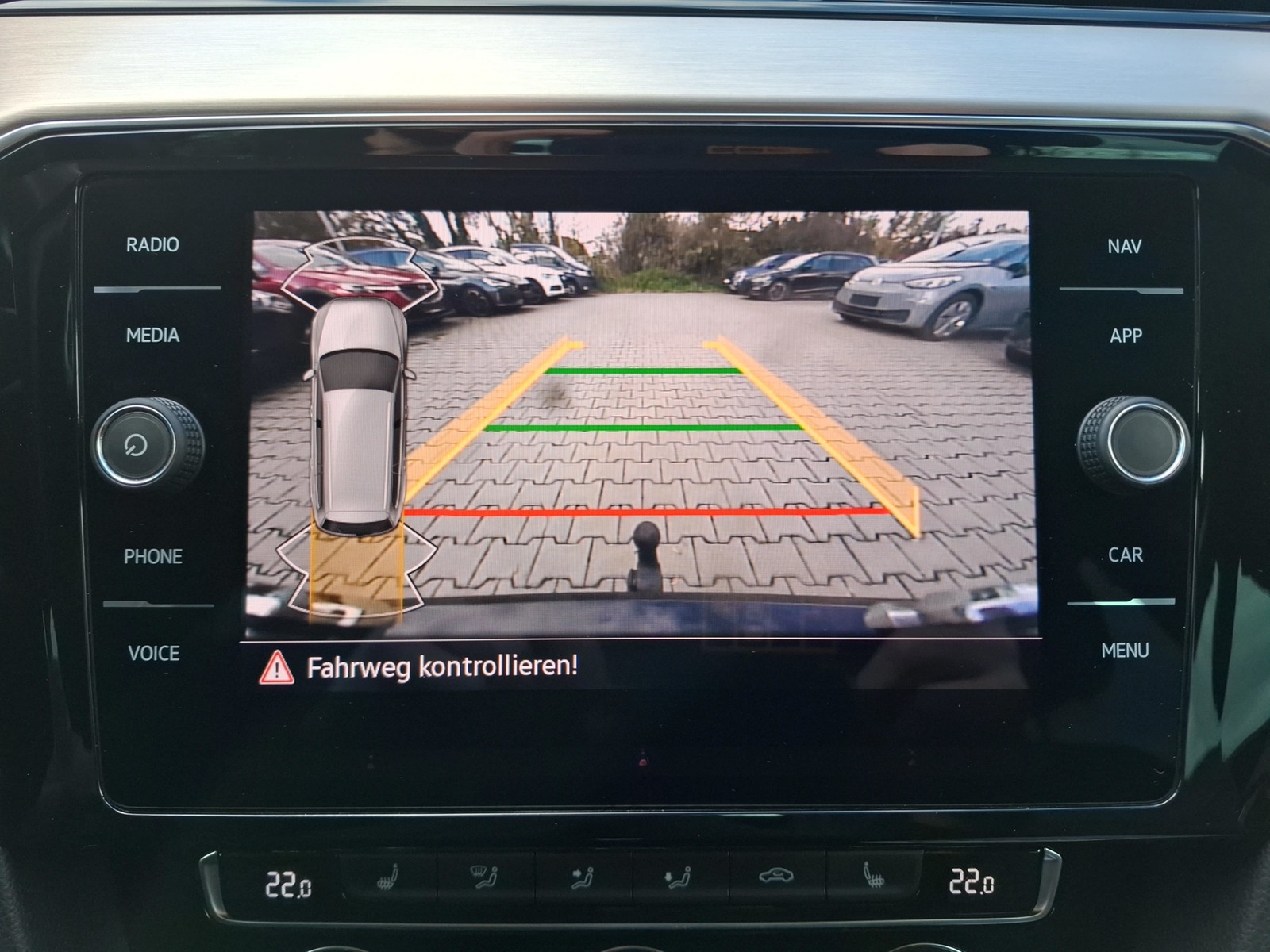 Fahrzeugabbildung Volkswagen Passat Variant TDI Elegance DSG Matrix AHK Navi ACC RFK SH 18