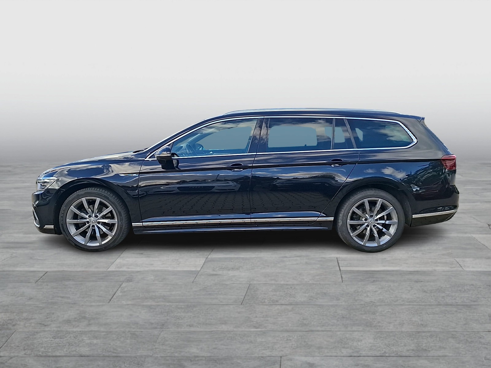 Fahrzeugabbildung Volkswagen Passat Variant TDI Elegance DSG Matrix AHK Navi ACC RFK SH 18