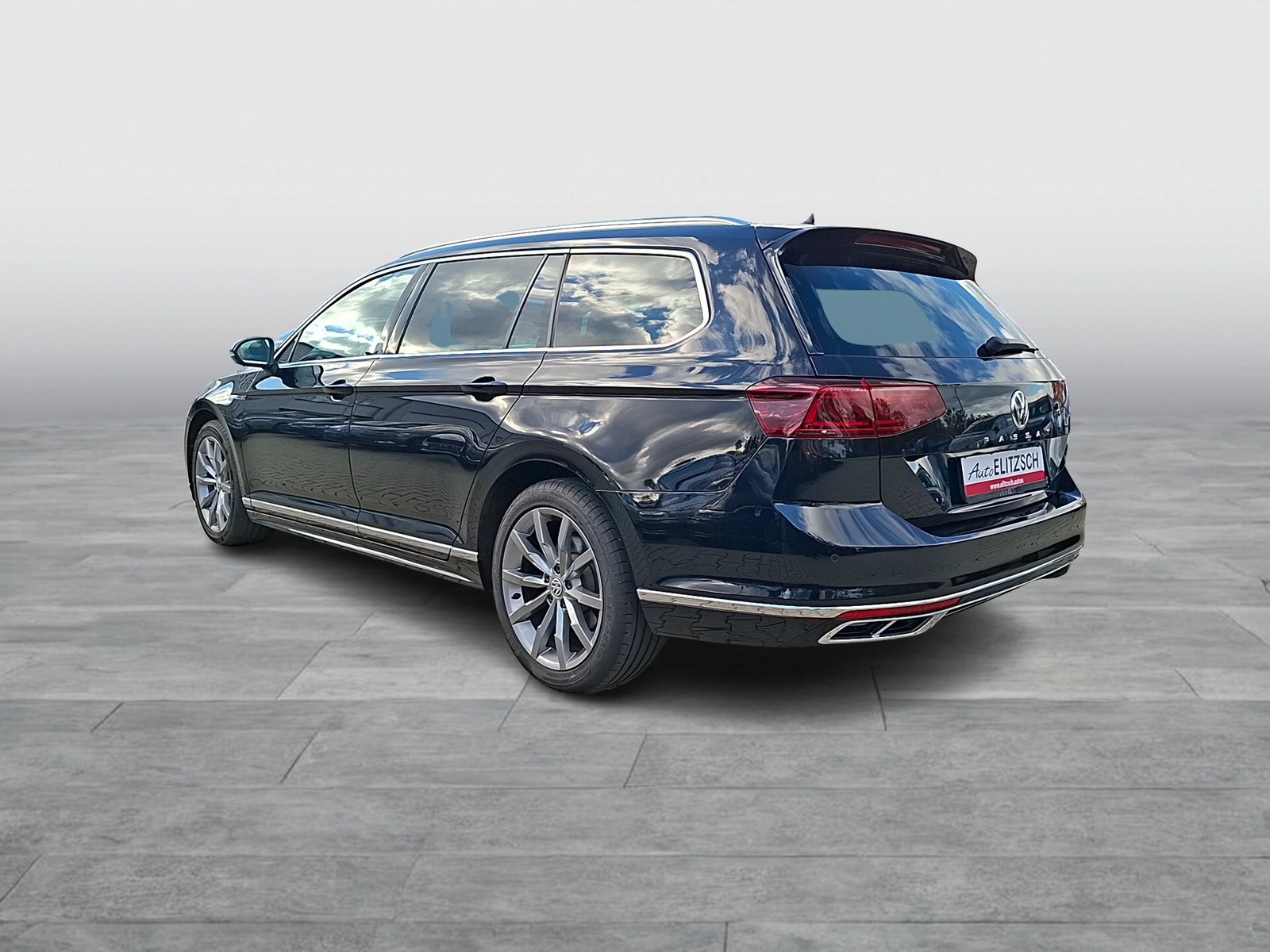 Fahrzeugabbildung Volkswagen Passat Variant TDI Elegance DSG Matrix AHK Navi ACC RFK SH 18