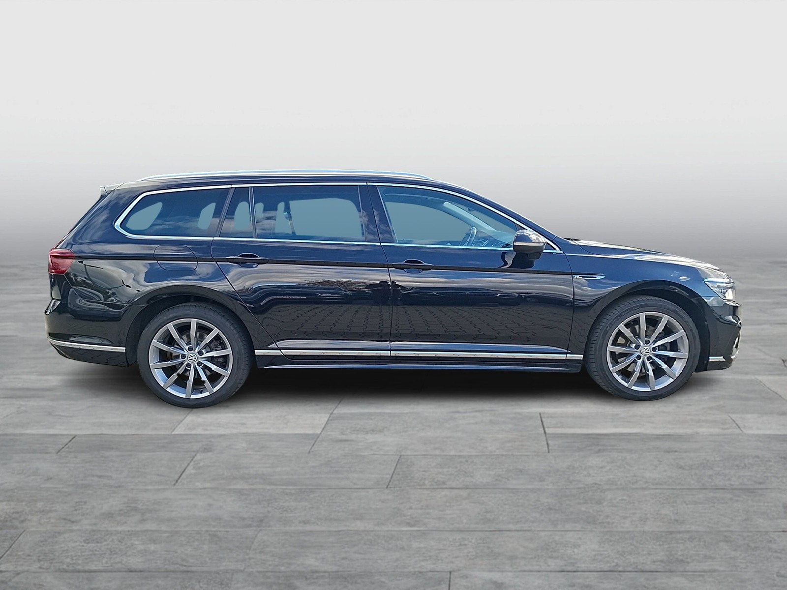 Fahrzeugabbildung Volkswagen Passat Variant TDI Elegance DSG Matrix AHK Navi ACC RFK SH 18