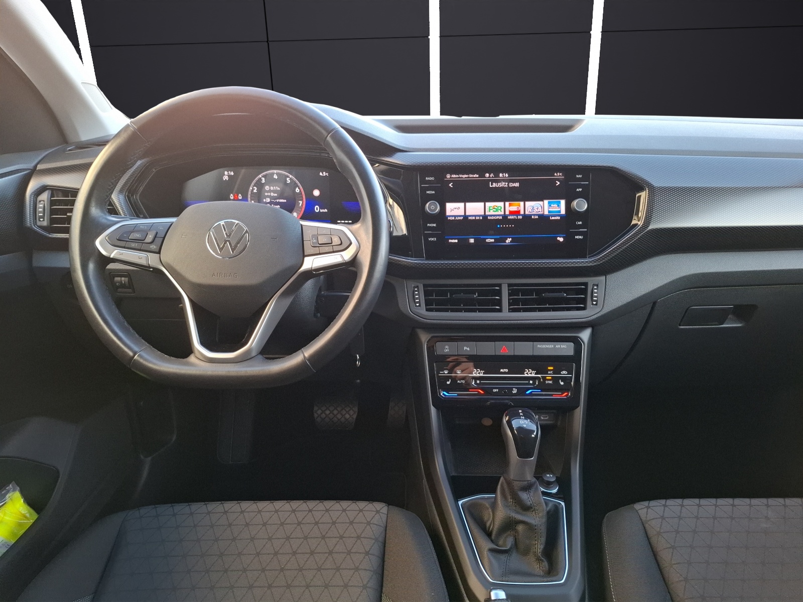 Fahrzeugabbildung Volkswagen T-Cross TSI Life DSG Navi AID RFK SH LM