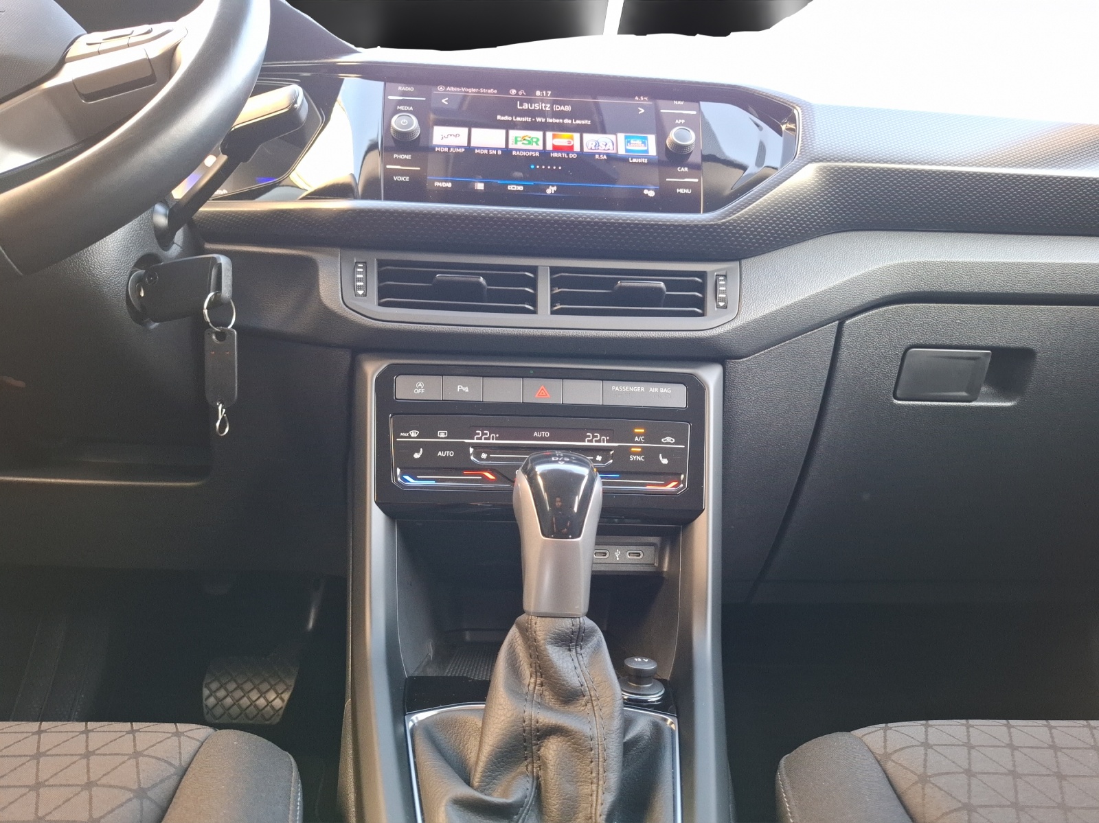 Fahrzeugabbildung Volkswagen T-Cross TSI Life DSG Navi AID RFK SH LM
