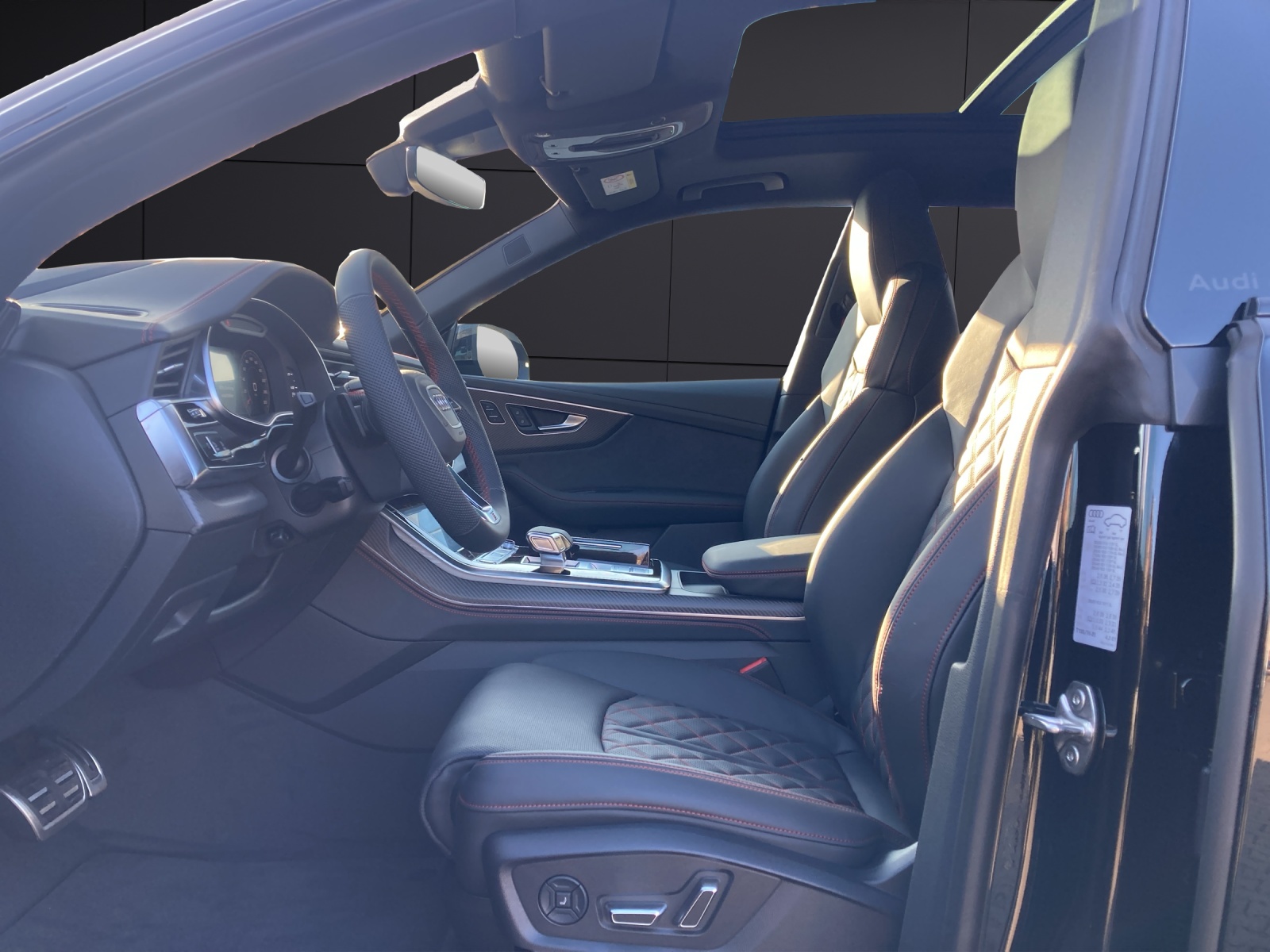 Fahrzeugabbildung Audi Q8 TDI quattro 210 kW