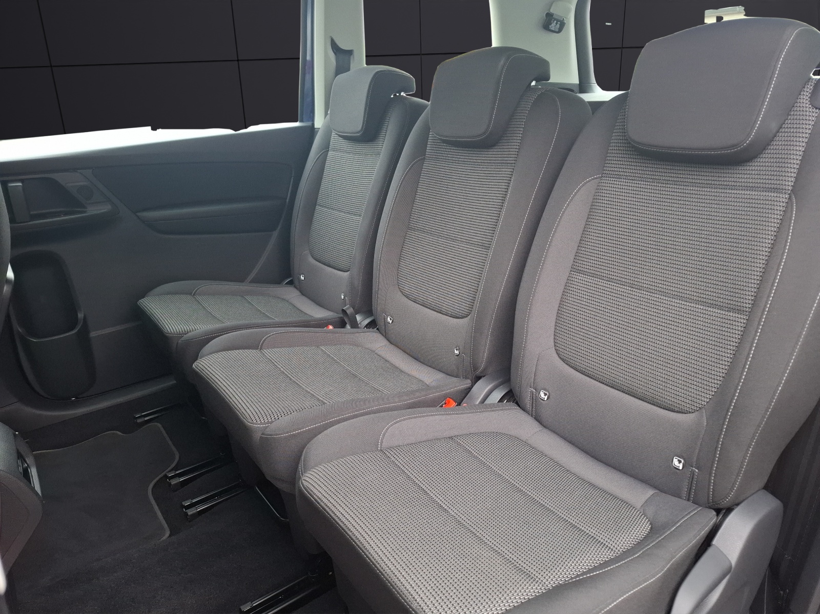 Fahrzeugabbildung Volkswagen Sharan TDI Comfortline 7-Si. Xenon Navi ACC RFK SH LM