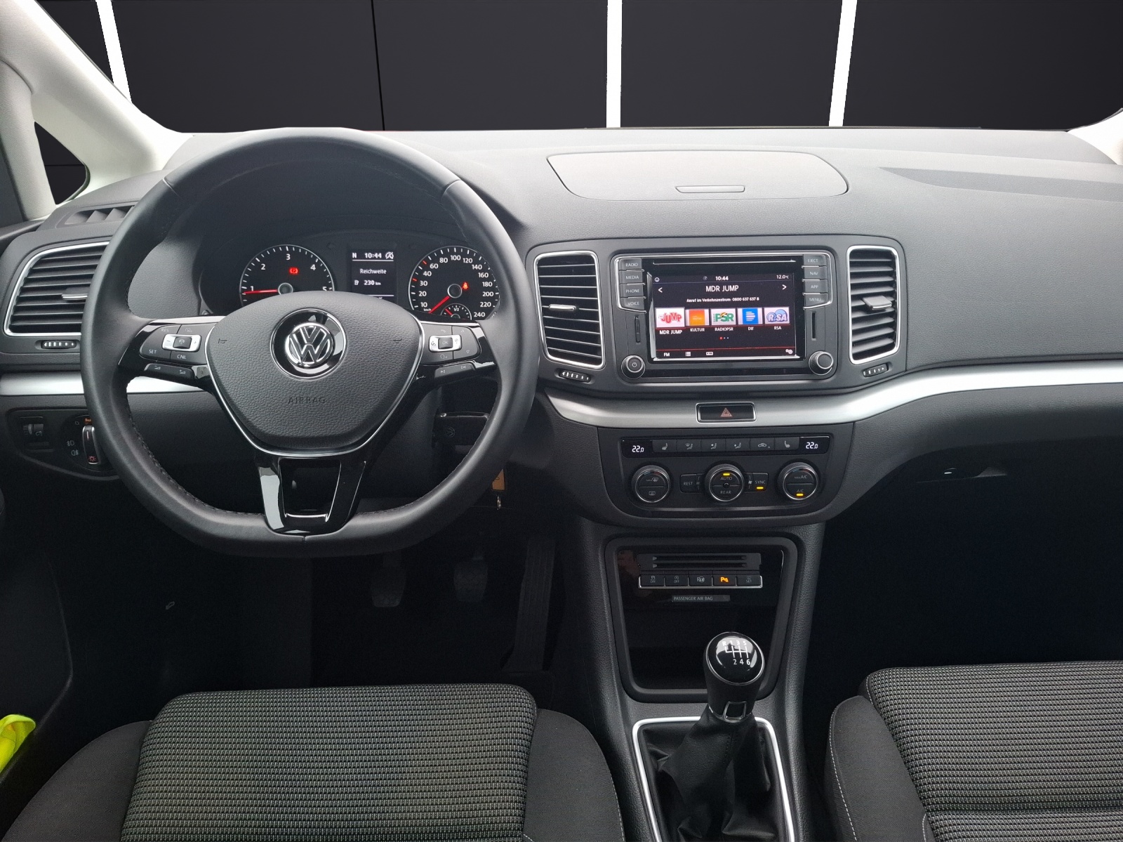 Fahrzeugabbildung Volkswagen Sharan TDI Comfortline 7-Si. Xenon Navi ACC RFK SH LM