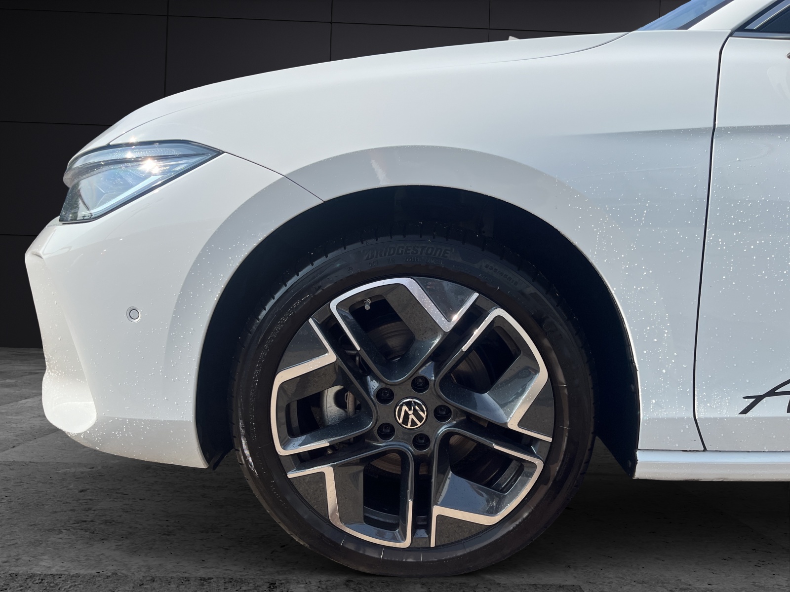 Fahrzeugabbildung Volkswagen Passat 2.0 TDI Elegance DSG LED ACC 18