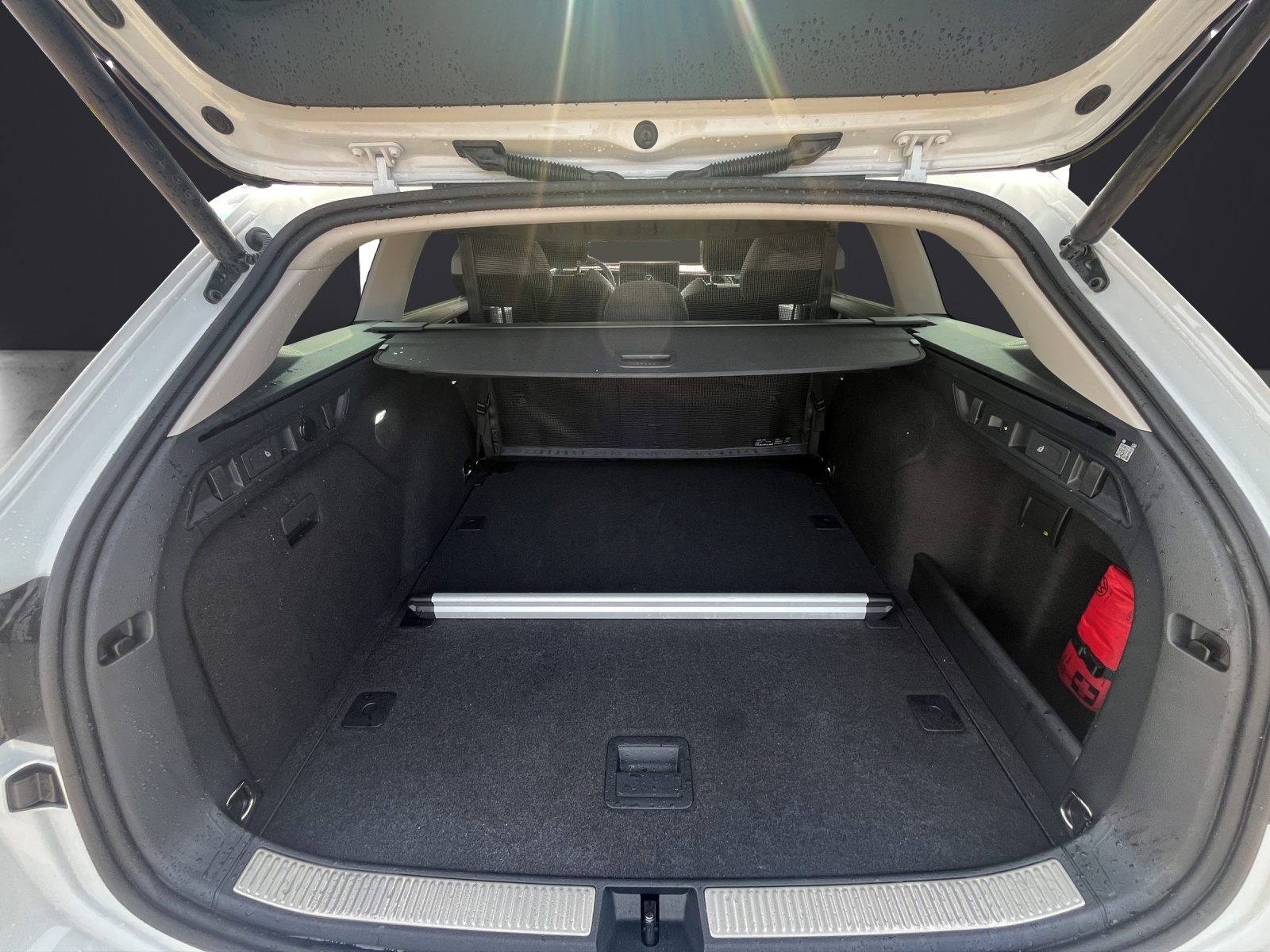 Fahrzeugabbildung Volkswagen Passat 2.0 TDI Elegance DSG LED ACC 18