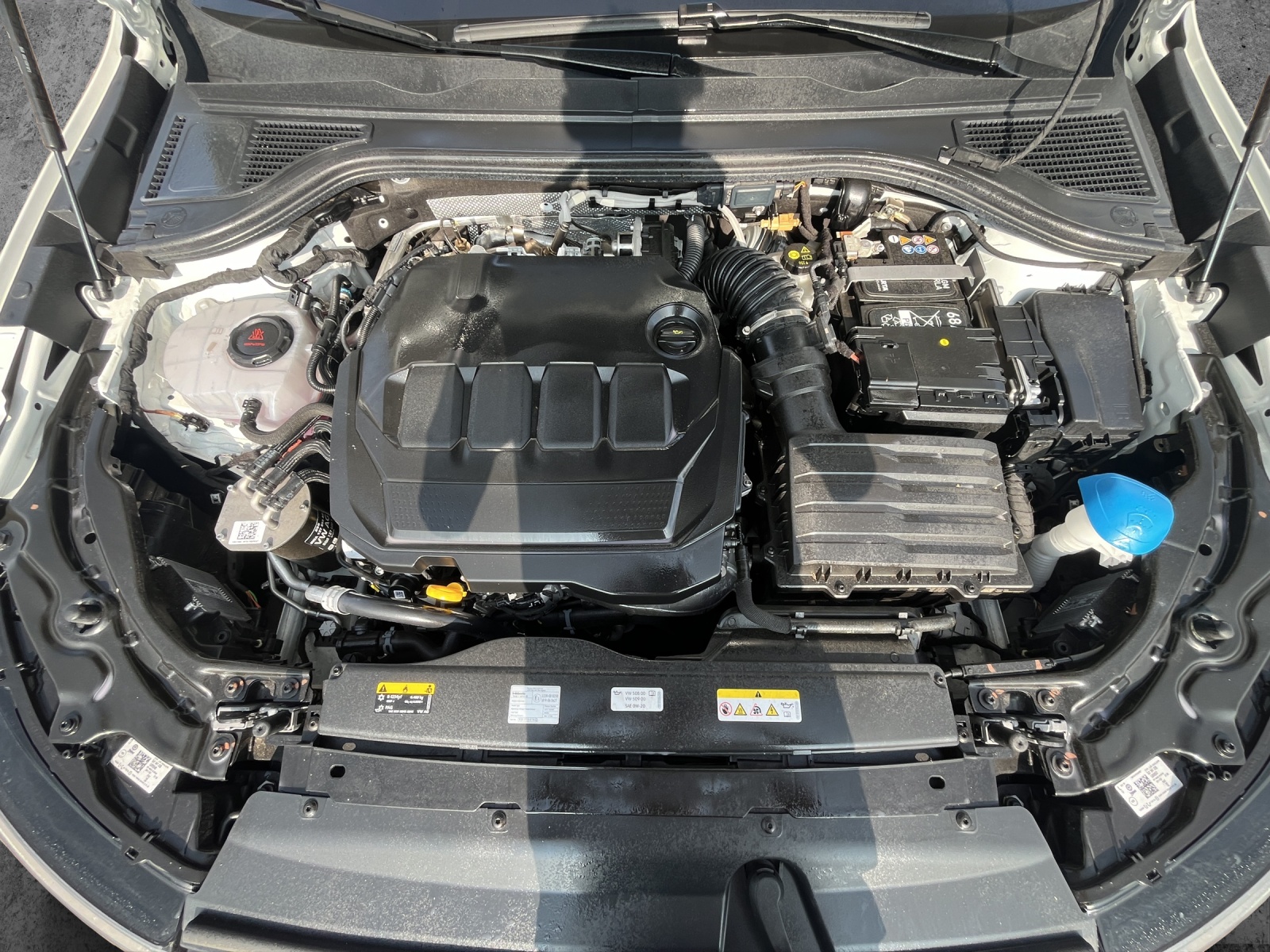 Fahrzeugabbildung Volkswagen Passat 2.0 TDI Elegance DSG LED ACC 18