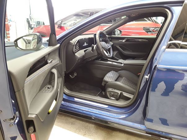 Fahrzeugabbildung Volkswagen Passat Variant TDI R-Line DSG 4-M Standhzg. Matrix AHK Navi HUD AID ACC RFK SH 19