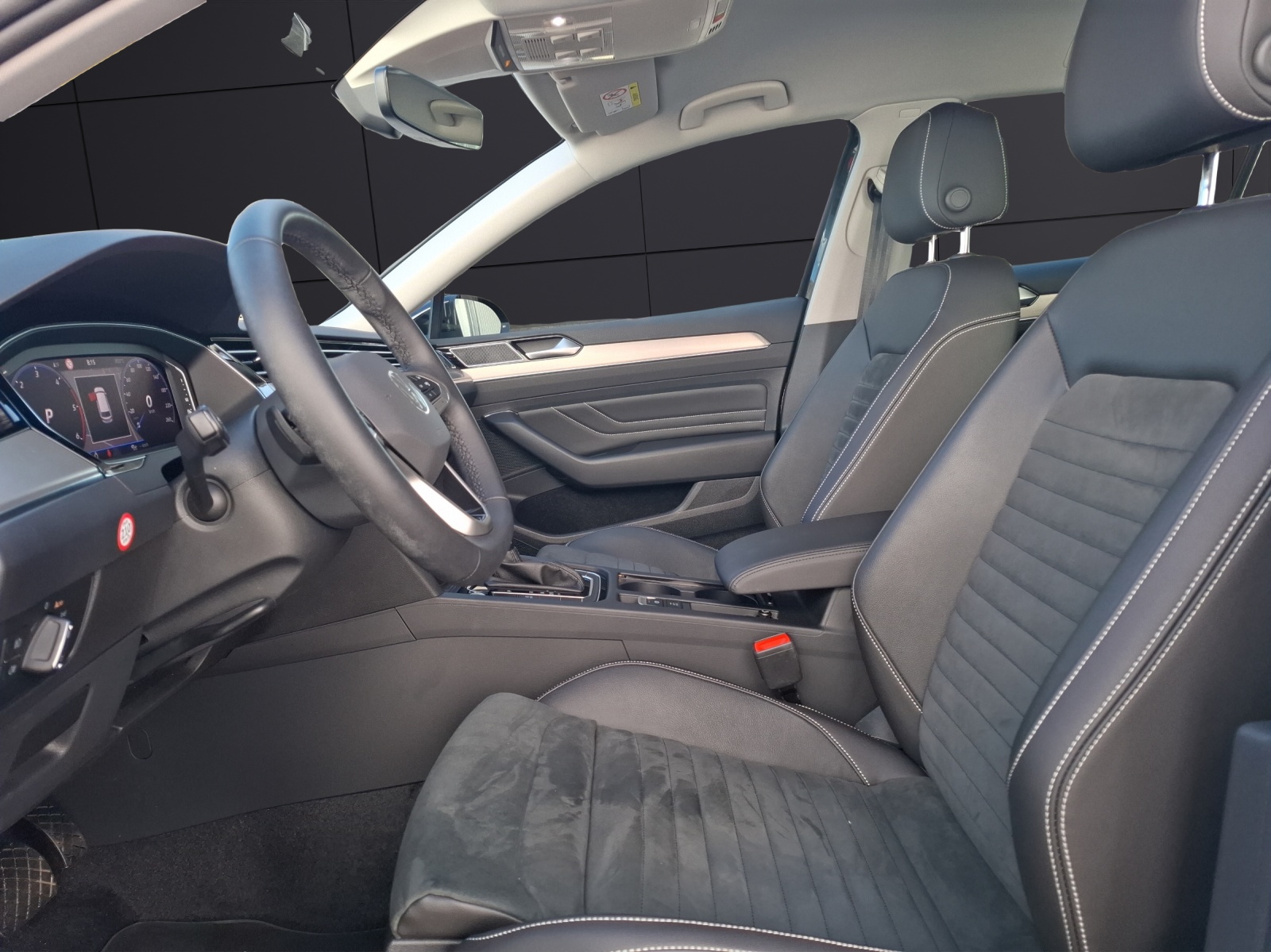 Fahrzeugabbildung Volkswagen Passat Variant TDI Elegance DSG STH Matrix AHK Navi AID ACC RFK SH