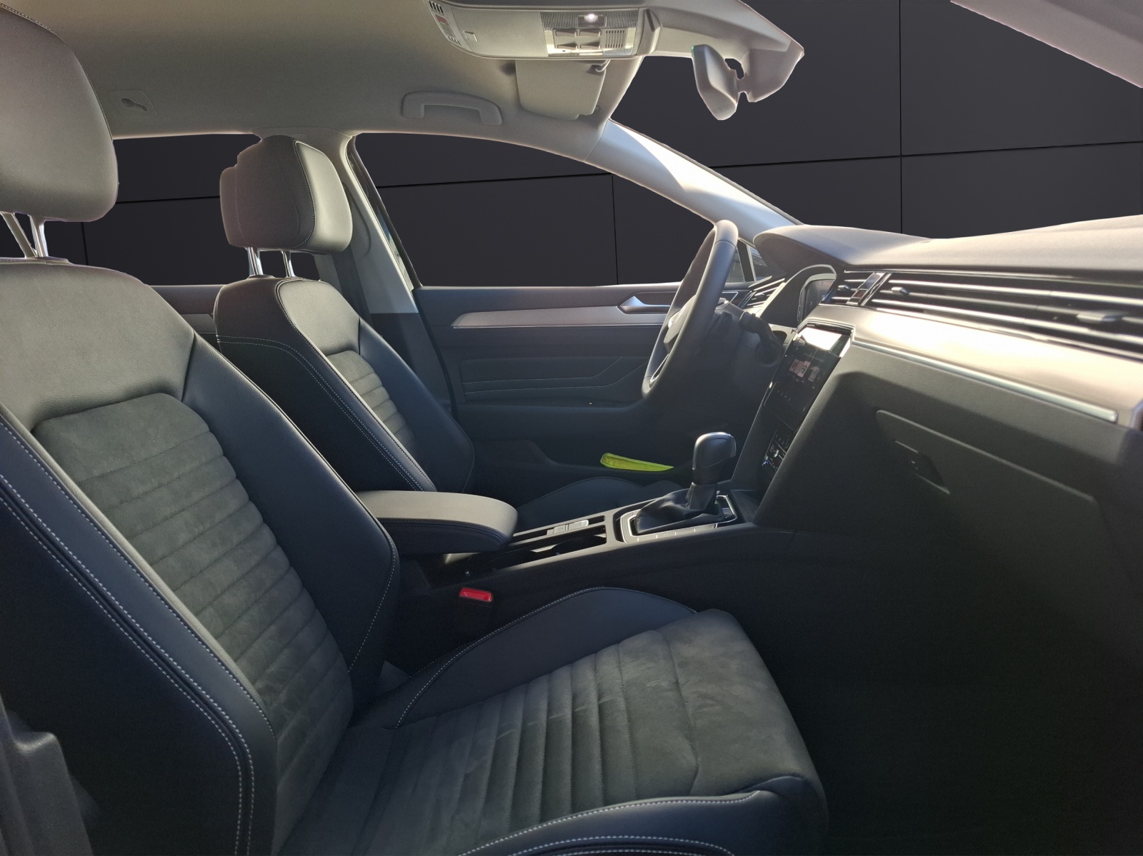 Fahrzeugabbildung Volkswagen Passat Variant TDI Elegance DSG STH Matrix AHK Navi AID ACC RFK SH