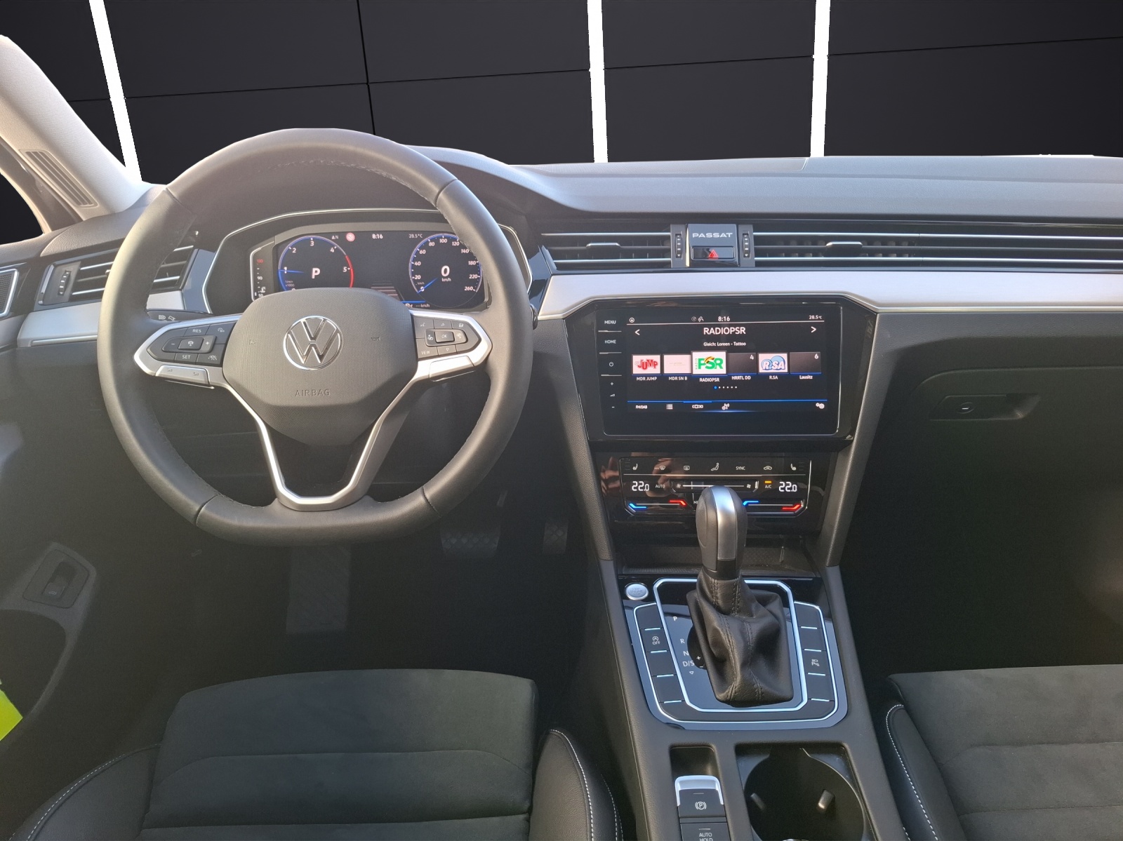 Fahrzeugabbildung Volkswagen Passat Variant TDI Elegance DSG STH Matrix AHK Navi AID ACC RFK SH