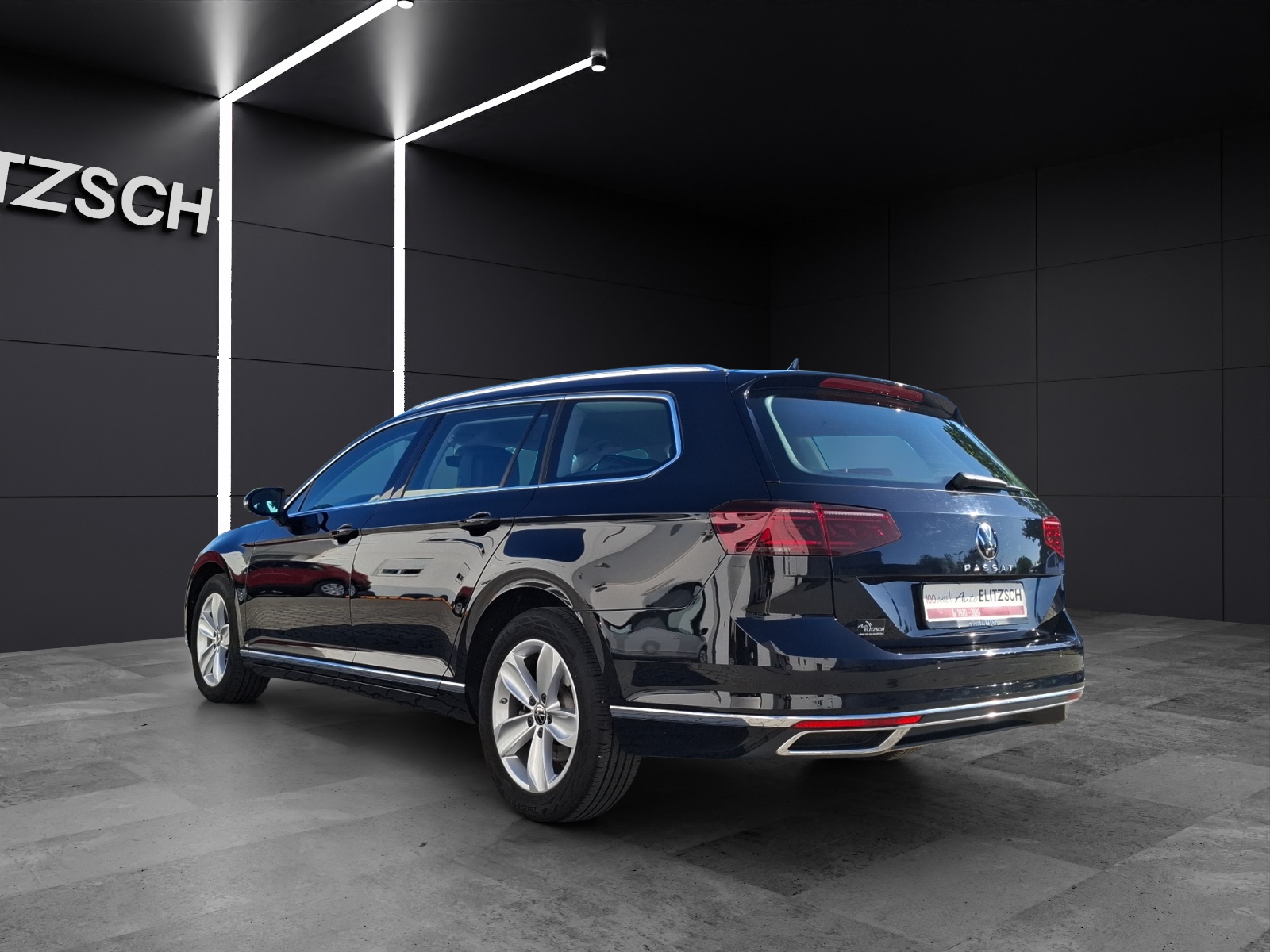 Fahrzeugabbildung Volkswagen Passat Variant TDI Elegance DSG STH Matrix AHK Navi AID ACC RFK SH