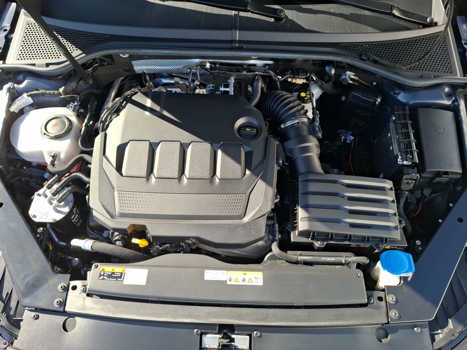 Fahrzeugabbildung Volkswagen Passat Variant TDI Elegance DSG STH Matrix AHK Navi AID ACC RFK SH