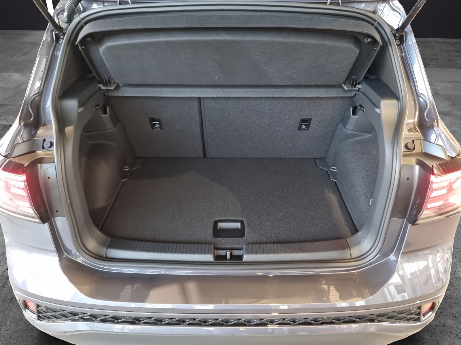 Fahrzeugabbildung Volkswagen T-Cross R-Line LED AHZV DAB ACC