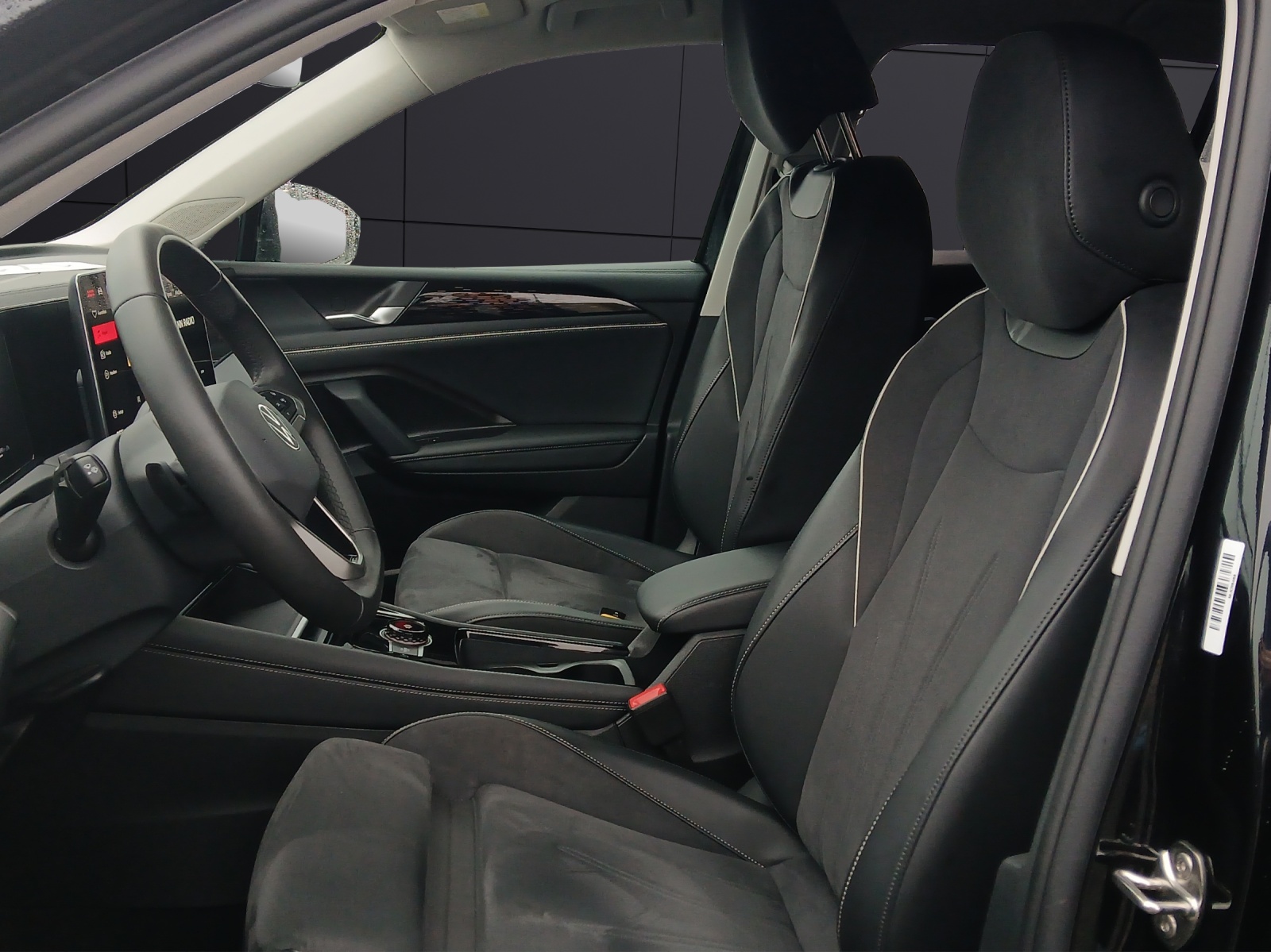 Fahrzeugabbildung Volkswagen Tiguan eTSI Elegance DSG Matrix AHK Navi AID ACC RFK SH