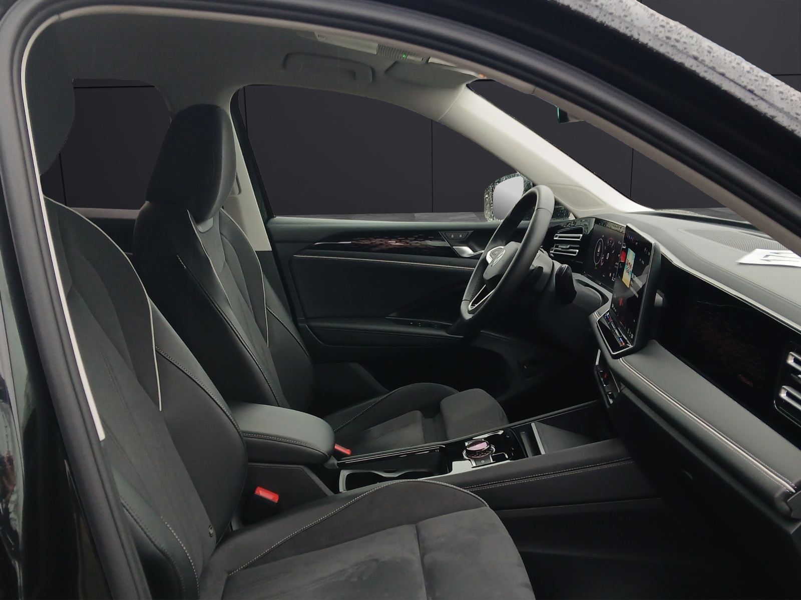 Fahrzeugabbildung Volkswagen Tiguan eTSI Elegance DSG Matrix AHK Navi AID ACC RFK SH