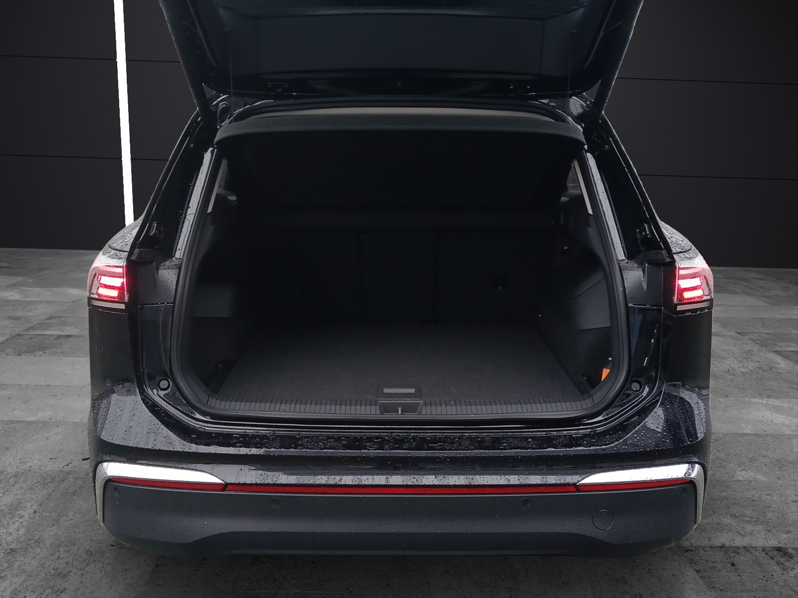 Fahrzeugabbildung Volkswagen Tiguan eTSI Elegance DSG Matrix AHK Navi AID ACC RFK SH