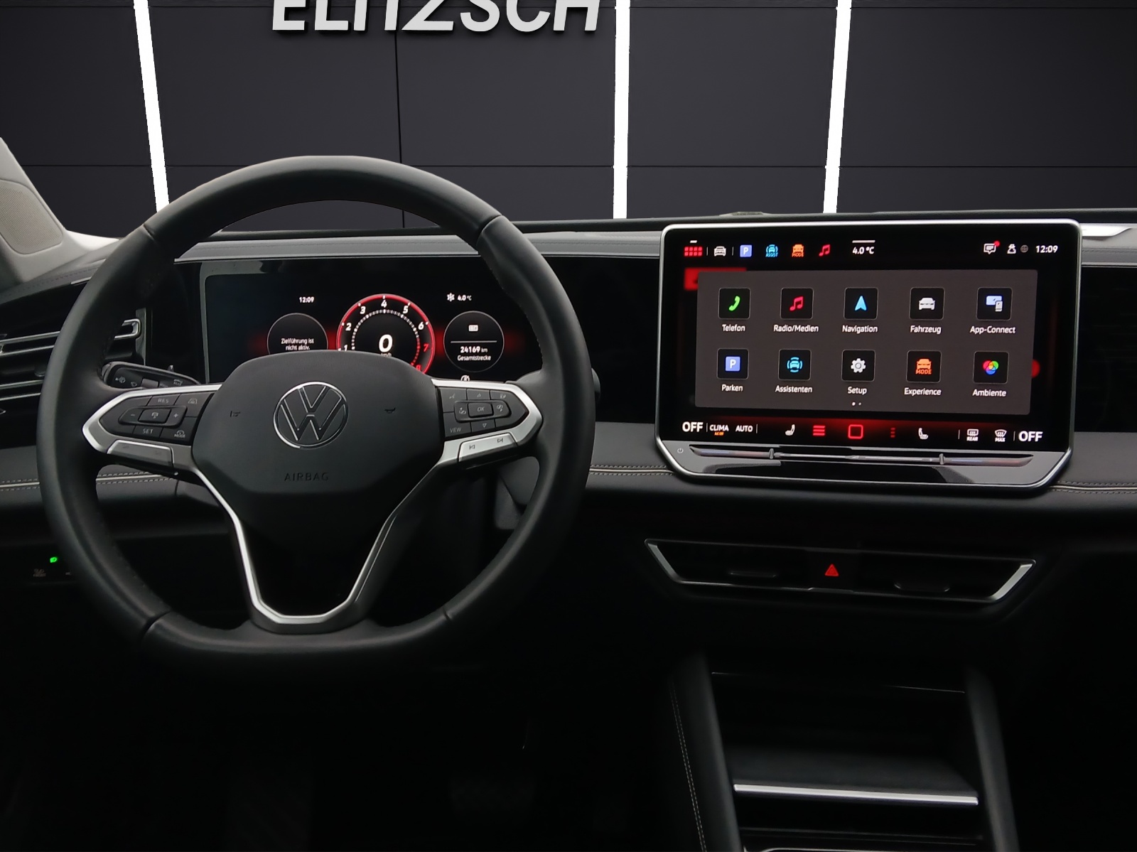 Fahrzeugabbildung Volkswagen Tiguan eTSI Elegance DSG Matrix AHK Navi AID ACC RFK SH