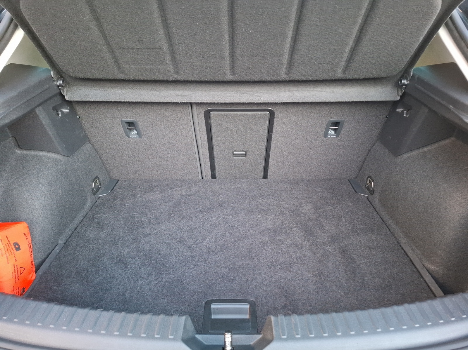 Fahrzeugabbildung SEAT Leon TSI FR LED Navi ACC Park-Assist SH