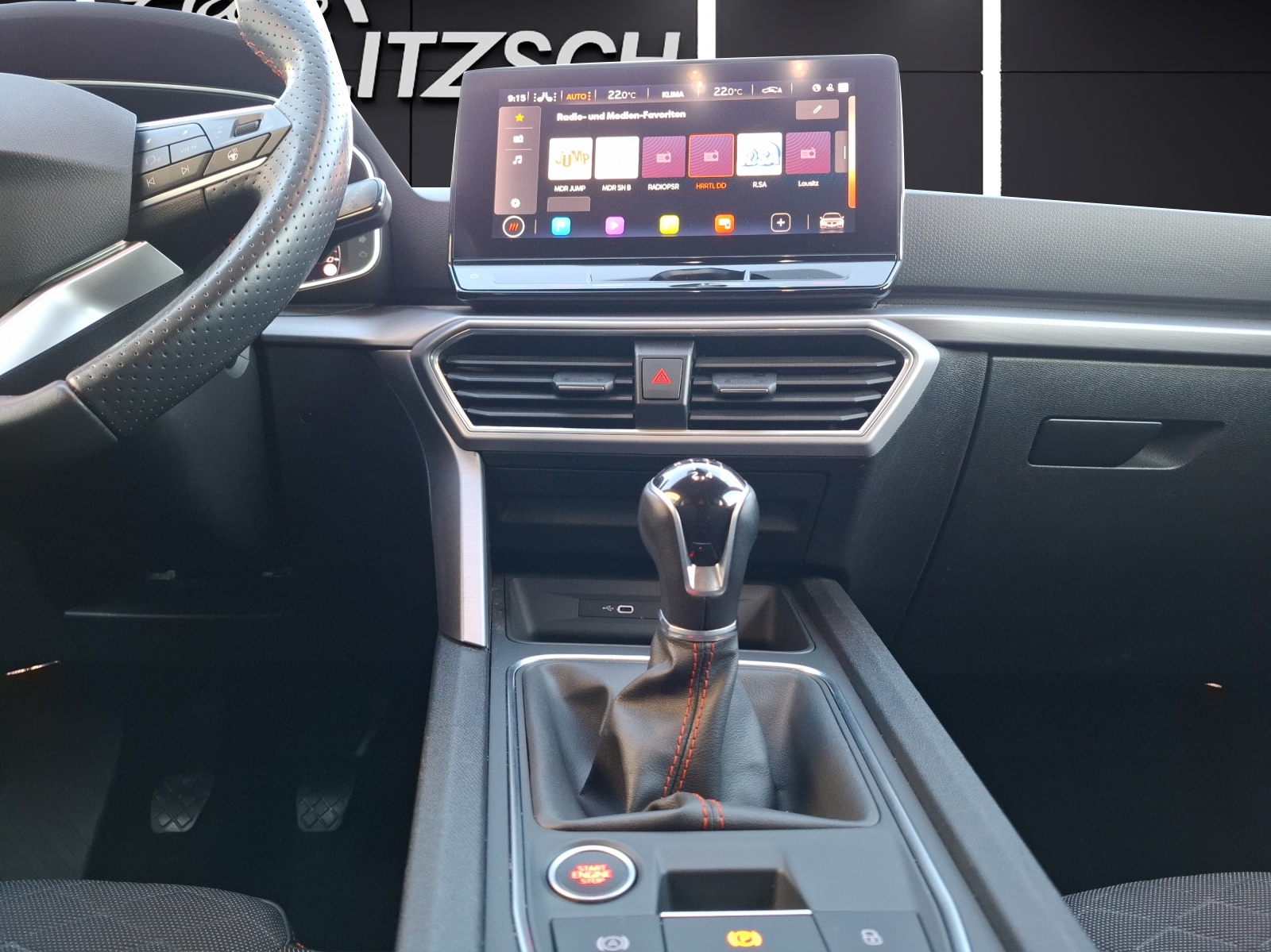 Fahrzeugabbildung SEAT Leon TSI FR LED Navi ACC Park-Assist SH