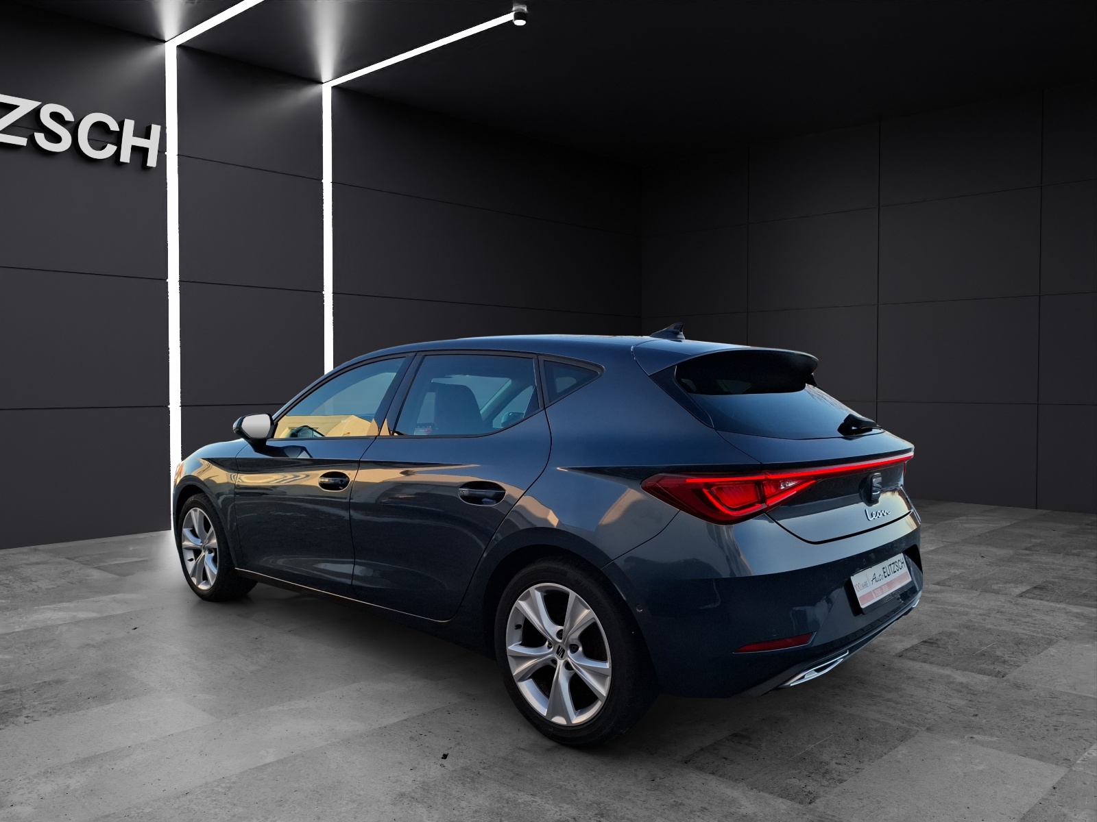 Fahrzeugabbildung SEAT Leon TSI FR LED Navi ACC Park-Assist SH