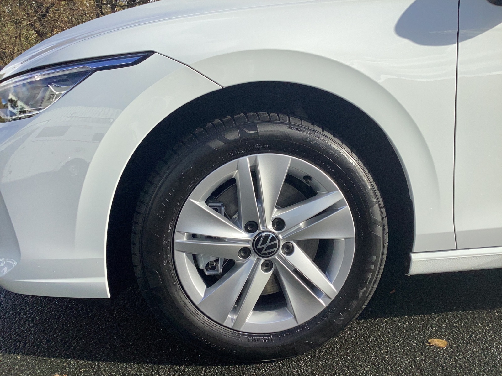 Fahrzeugabbildung Volkswagen Golf Variant Life AHZV LED DAB+ ACC