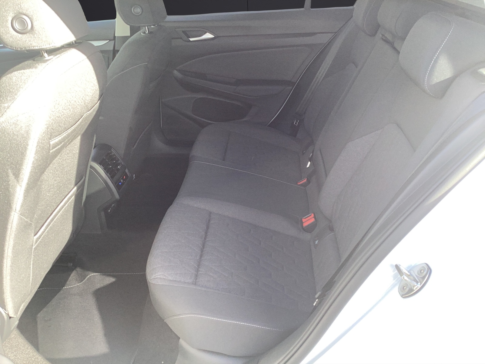 Fahrzeugabbildung Volkswagen Golf Variant Life AHZV LED DAB+ ACC