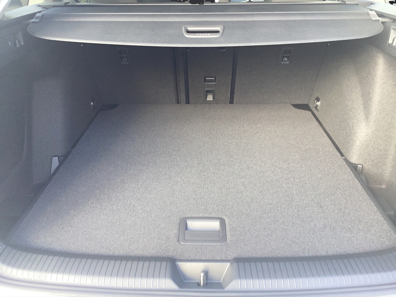 Fahrzeugabbildung Volkswagen Golf Variant Life AHZV LED DAB+ ACC