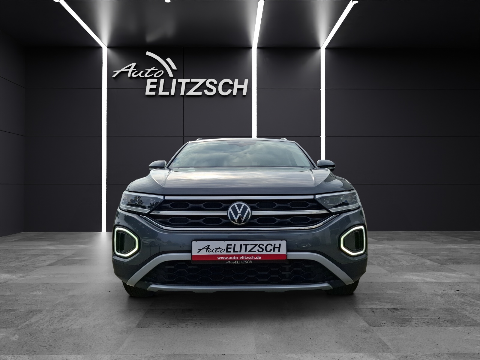 Fahrzeugabbildung Volkswagen T-Roc TSI Style LED AHK Navi AID ACC RFK SH 18