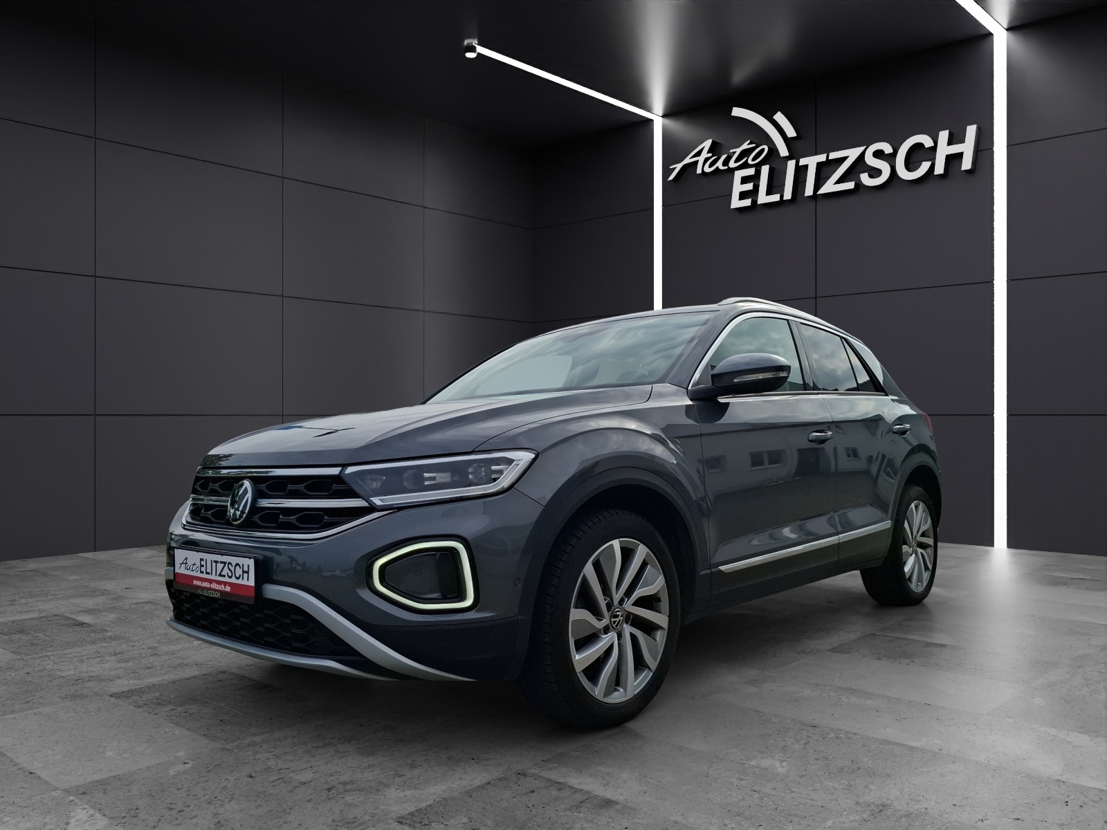 Fahrzeugabbildung Volkswagen T-Roc TSI Style LED AHK Navi AID ACC RFK SH 18