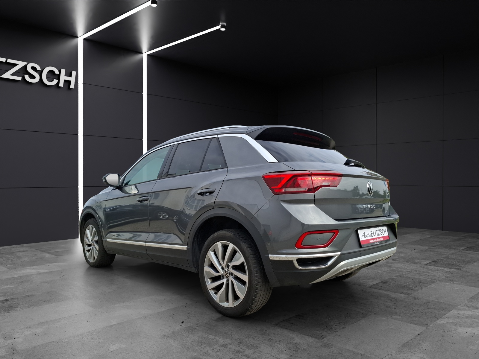 Fahrzeugabbildung Volkswagen T-Roc TSI Style LED AHK Navi AID ACC RFK SH 18