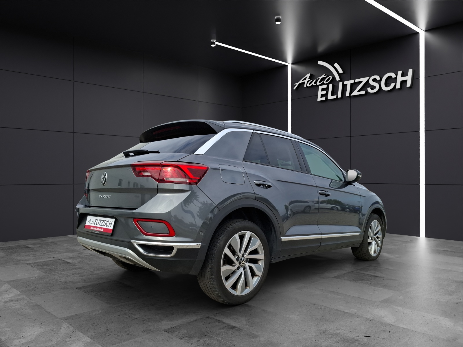 Fahrzeugabbildung Volkswagen T-Roc TSI Style LED AHK Navi AID ACC RFK SH 18
