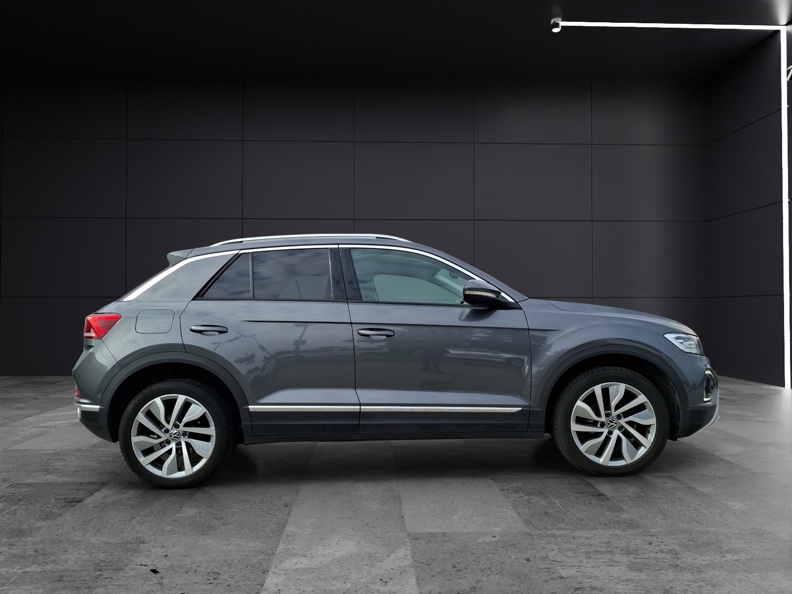 Fahrzeugabbildung Volkswagen T-Roc TSI Style LED AHK Navi AID ACC RFK SH 18