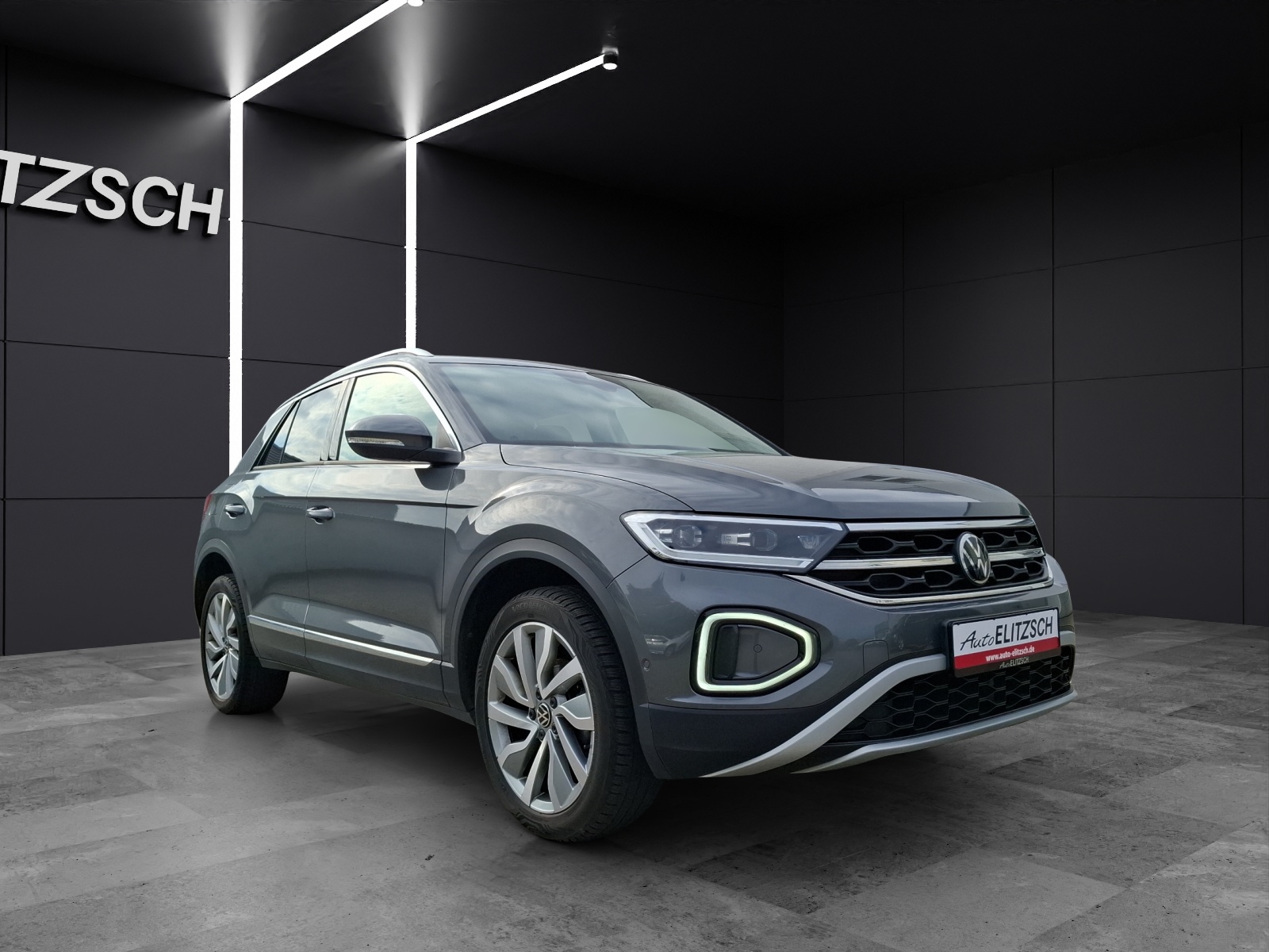 Fahrzeugabbildung Volkswagen T-Roc TSI Style LED AHK Navi AID ACC RFK SH 18