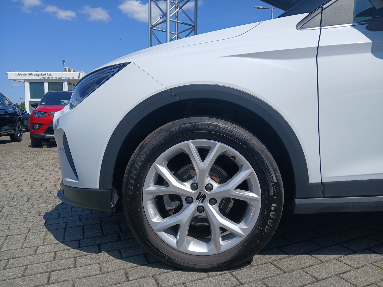 Fahrzeugabbildung SEAT Arona TSI FR-Line LED AID GRA PDC SHZ APP