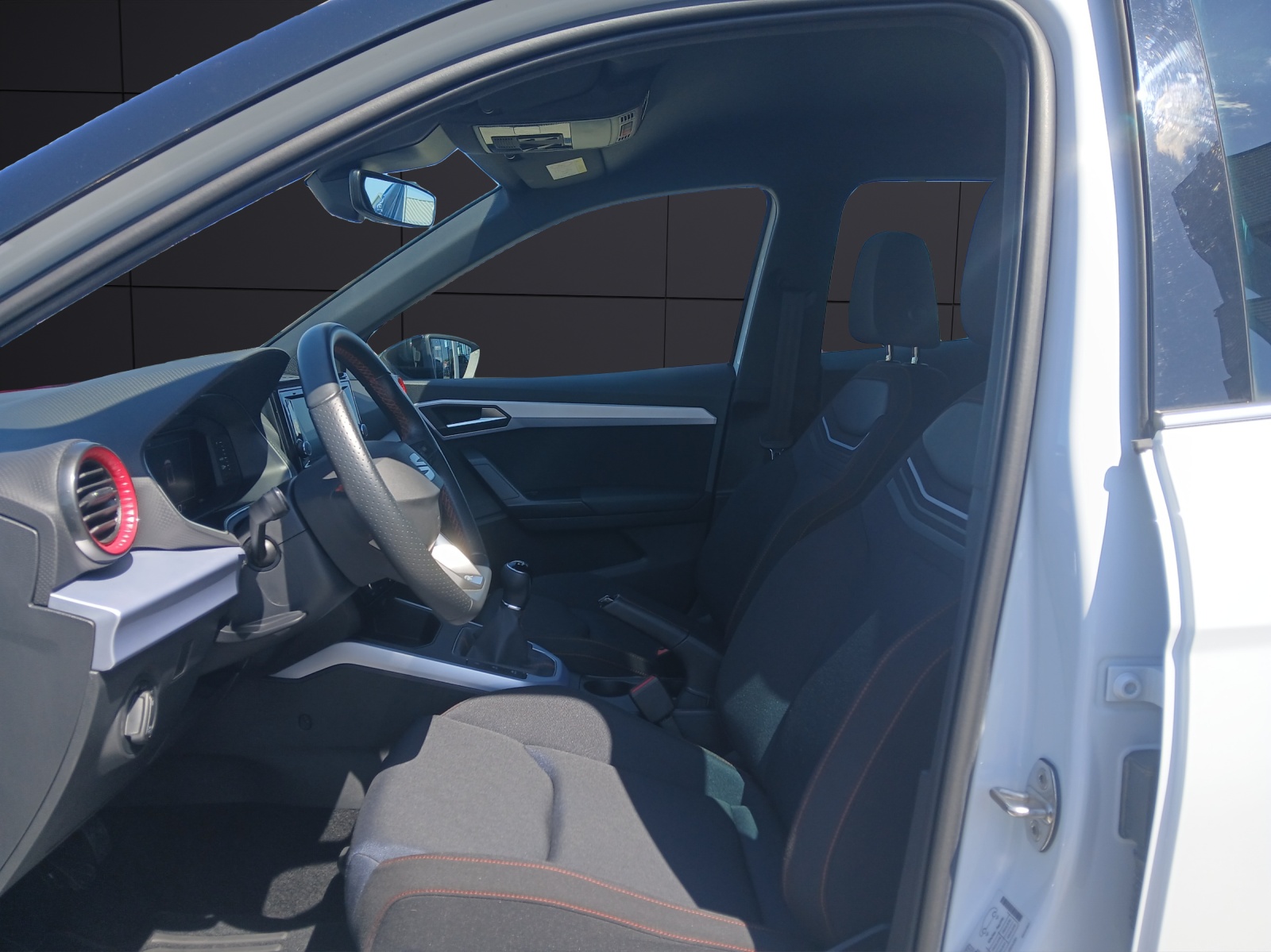 Fahrzeugabbildung SEAT Arona TSI FR-Line LED AID GRA PDC SHZ APP