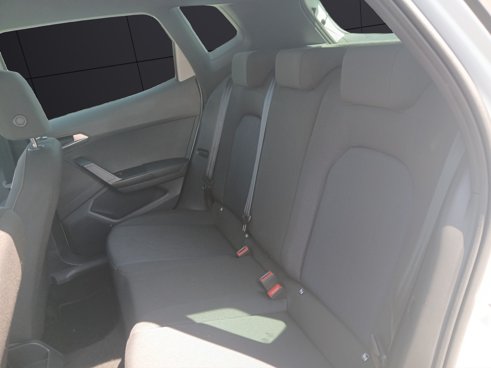 Fahrzeugabbildung SEAT Arona TSI FR-Line LED AID GRA PDC SHZ APP