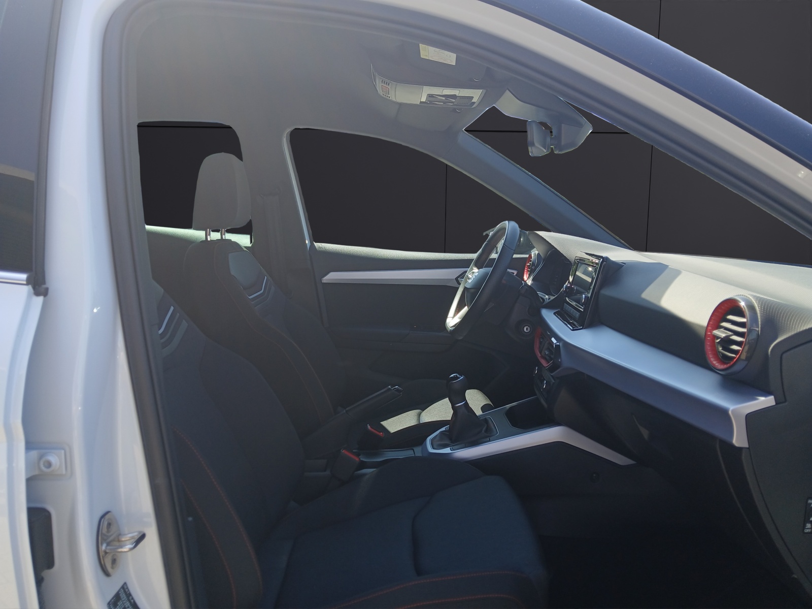 Fahrzeugabbildung SEAT Arona TSI FR-Line LED AID GRA PDC SHZ APP