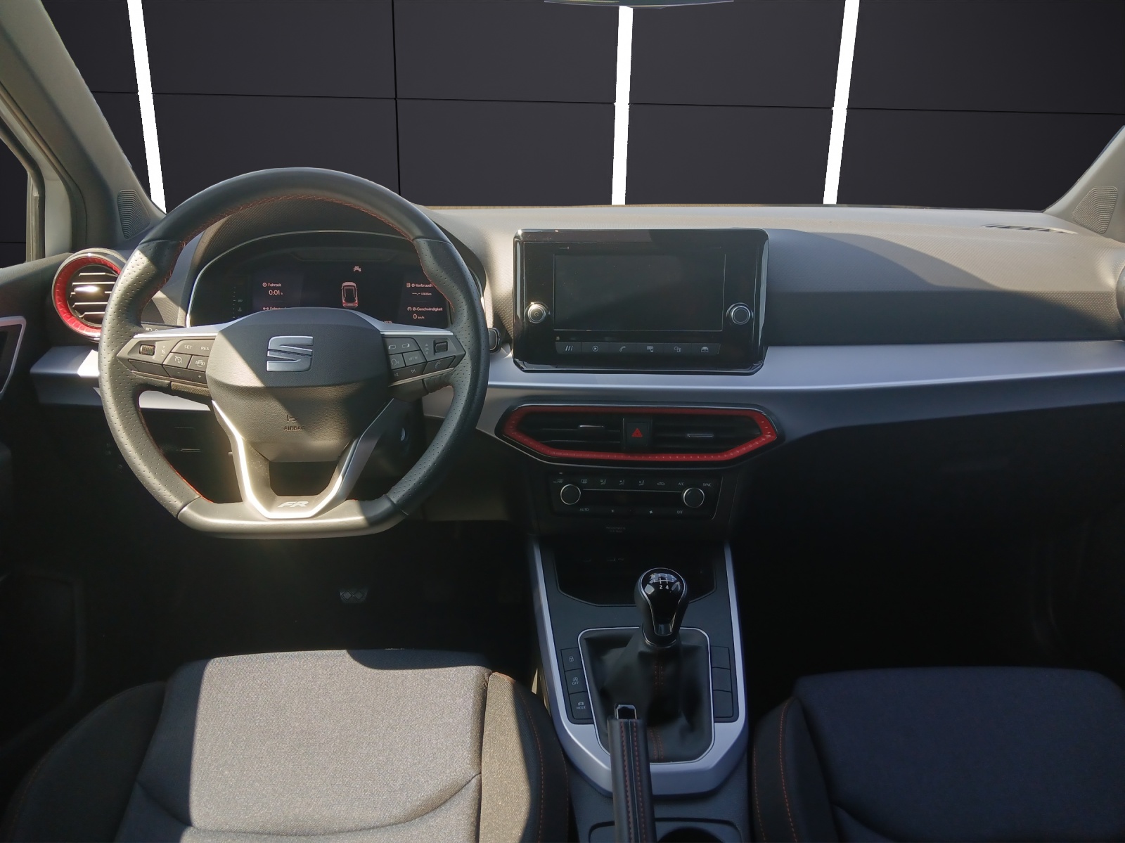 Fahrzeugabbildung SEAT Arona TSI FR-Line LED AID GRA PDC SHZ APP