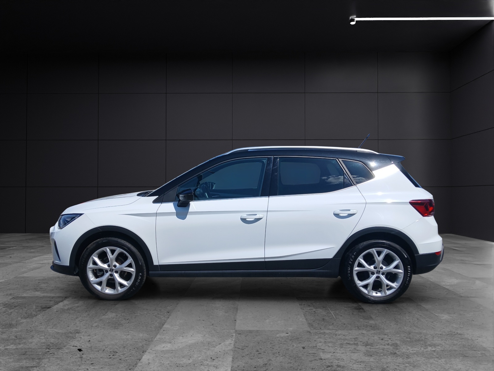 Fahrzeugabbildung SEAT Arona TSI FR-Line LED AID GRA PDC SHZ APP