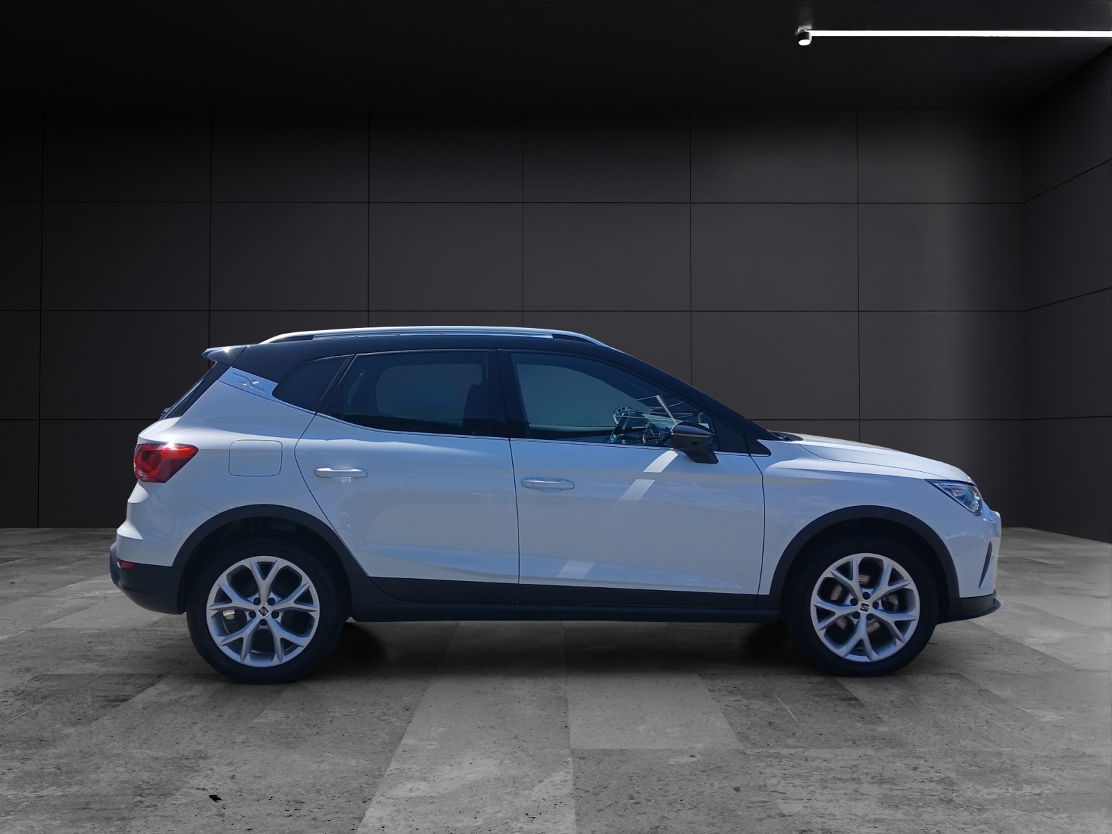 Fahrzeugabbildung SEAT Arona TSI FR-Line LED AID GRA PDC SHZ APP