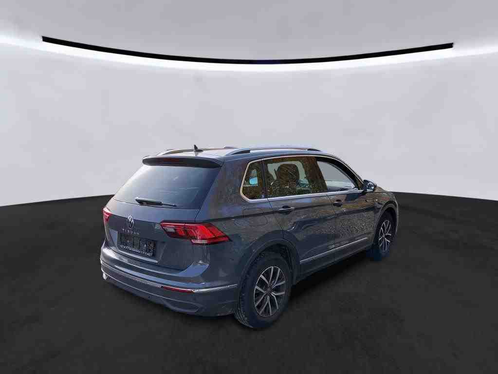 Fahrzeugabbildung Volkswagen Tiguan TSI Life LED Navi AID ACC PDC SH