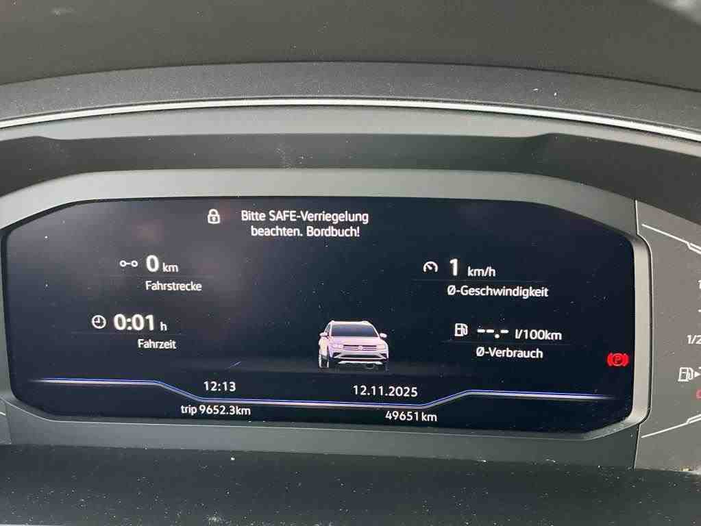 Fahrzeugabbildung Volkswagen Tiguan TSI Life LED Navi AID ACC PDC SH